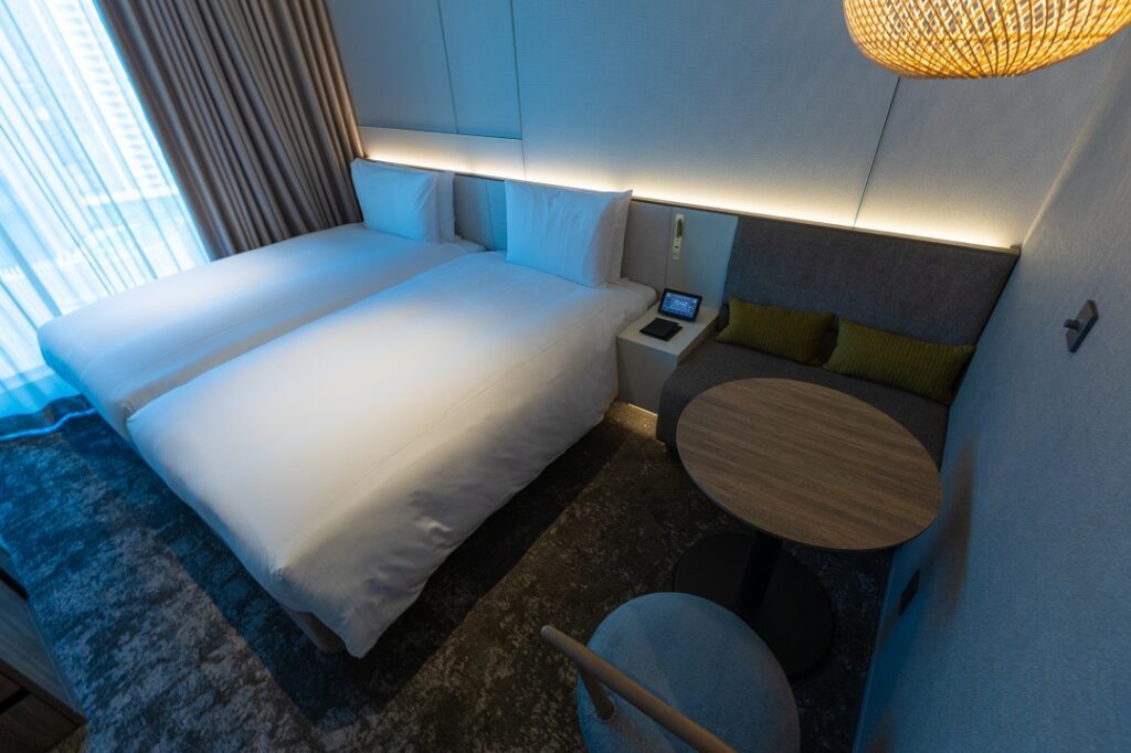 호텔 한큐 그란 레스파이어 오사카 트윈 베드룸 객실 모습